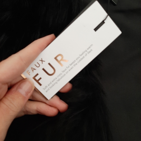 Size small faux fur from dynamite - Picture 3 of 3